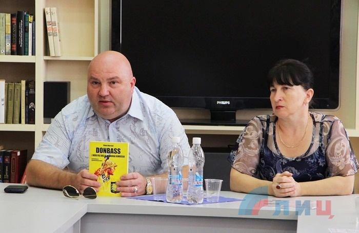 Презентация книг итальянских авторов о событиях в Донбассе в Республиканской библиотеке им. Горького, Луганск, 10 августа 2016 года