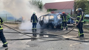 Мужчина получил сильные ожоги при возгорании внедорожника в Старобельске – МЧС