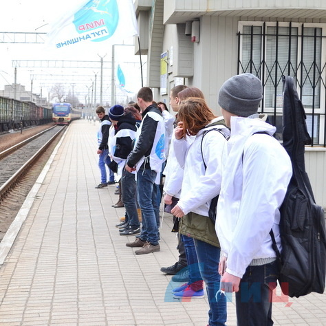 Восстановлено ж/д сообщение между ДНР и ЛНР: первый электропоезд прибыл в Луганск, 28 марта 2015 года