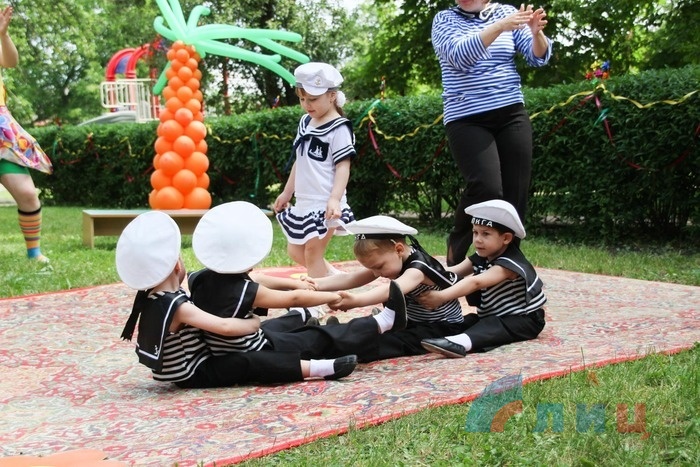 Праздничное представление в Республиканском доме ребенка, Луганск, 1 июня 2017 года