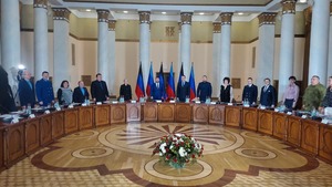 Главы ЛНР и ДНР участвуют в круглом столе, посвященном поиску без вести пропавших