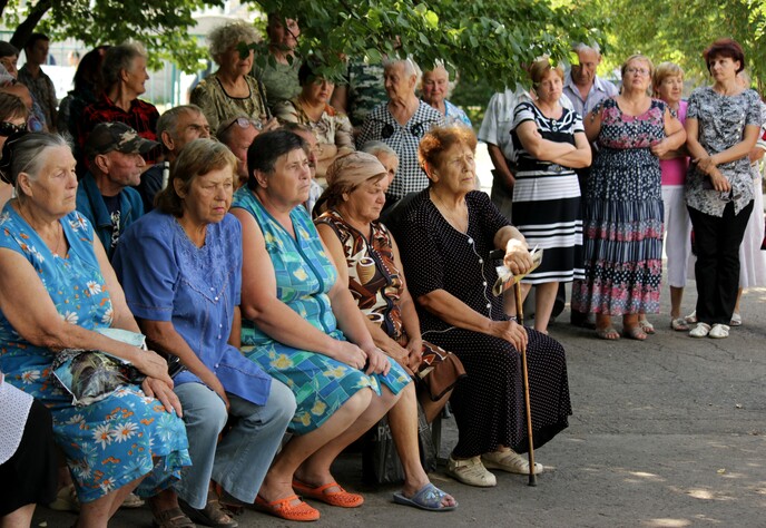 Встреча главы администрации г.Луганска М.Пилавова с жителями пос. им. Тельмана, 19 августа 2015 года
