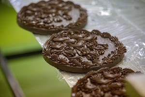 Фабрика "Лаконд" начала поставки конфет в Харьковскую, Запорожскую и Херсонскую области