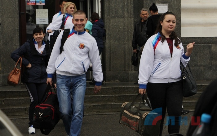 Отъезд делегации ЛНР на Всемирный фестиваль молодежи и студентов в Сочи, Луганск, 13 октября 2017 года