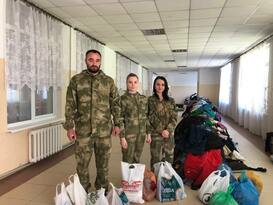 Работники прокуратуры передали гумпомощь находящимся в общежитии ЛВУФК беженцам