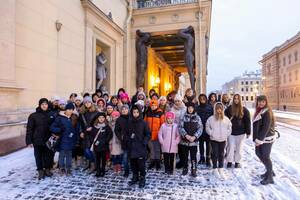 Еще 800 школьников из новых регионов посетили с экскурсиями Москву и Петербург