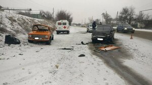 Три человека пострадали в ДТП при участии двух легковушек в Георгиевке - МВД