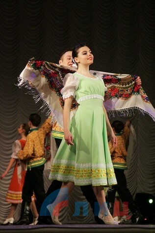 Отчетный концерт народного ансамбля танца "Барвинок", Луганск, 25 апреля 2017 года