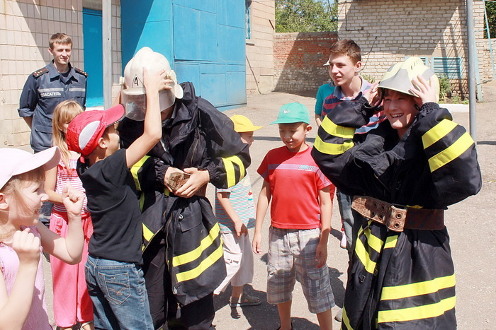 Луганские спасатели рассказали воспитанникам детского дома №1 об опасности боеприпасов
