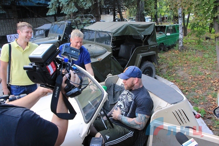 Американский боец смешанных единоборств Джефф Монсон на базе мотоклуба "Ночные волки. Донбасс", Луганск, 9 сентября 2016 года