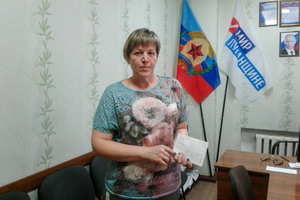 Стахановские активисты передали семьям защитников Республики письма с передовой