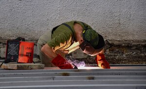 Курганские строители отремонтируют помещение под центр детских инициатив в Краснодоне
