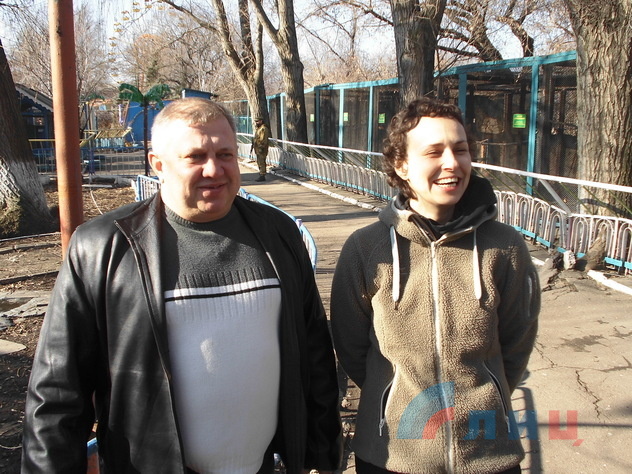 Певица Чичерина привезла ветпрепараты питомцам луганского зоопарка, 8 марта 2015 года,