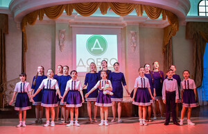 Фонд "Мы вместе" провел в Луганске благотворительный вечер с участием известных артистов