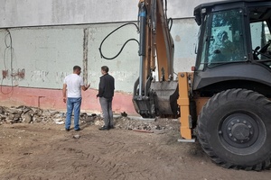 Красноярцы планируют завершить ремонт многоэтажки в Свердловске в середине октября