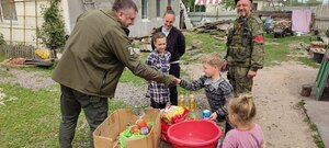 Председатель ОП передал продукты жителям освобожденного защитниками ЛНР села Рубцы в ДНР