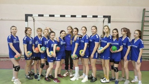 Юные гандболистки из Брянки завоевали два серебра открытого первенства Белгорода