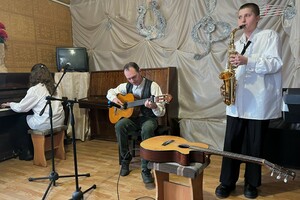 "Россия – страна возможностей" передала саксофон в Станично-Луганскую школу искусств