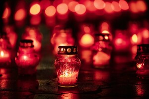 Луганчане зажгли свечи в память о погибших ликвидаторах последствий аварии на ЧАЭС