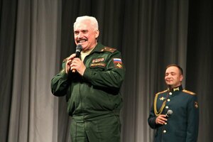 Ансамбль песни и пляски ЮВО выступил в Луганске в поддержку жителей Республики