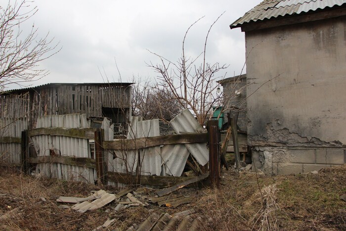 Последствия обстрела села Веселая Гора со стороны ВСУ, 27 марта 2017 года