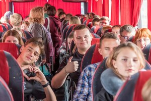 Школьники Ровеньков и Рубежного отправились в Волгоград в рамках "Университетских смен"