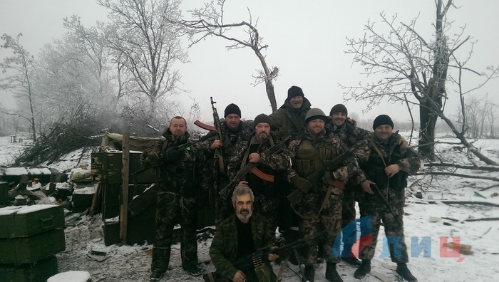 Бойцы комендантского полка на захваченном блокпосту ВСУ "Камень"