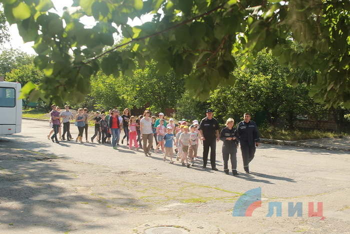 Луганские спасатели рассказали воспитанникам детского дома №1 об опасности боеприпасов