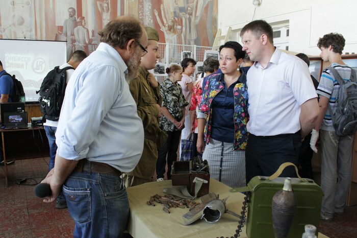 Открытие выставки "Непокоренный Донбасс" в универсальной научной библиотеке имени Горького, Луганск, 2 сентября 2015 года