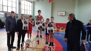 Турнир Республиканской федерации спортивной борьбы собрал 130 спортсменов из ЛНР и ДНР