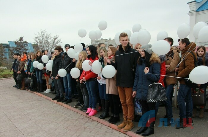Церемония освящения закладного камня памятника Александру Невскому, Луганск, 8 ноября 2016 года