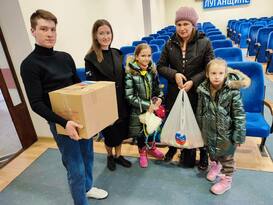 Полсотни многодетных семей из ЛНР в марте получили гумпомощь по проекту "Вместе Zа семью"