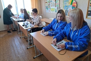 Мастер-класс по плетению тактических браслетов для бойцов СВО состоялся в Свердловске