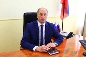 Живая связь с людьми должна быть в основе работы власти – глава Славянсербского округа