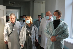 Министр здравоохранения Коми осмотрел отремонтированные медучреждения в Ровеньках