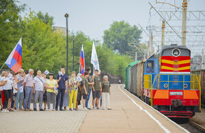 Работники РЖД передали железнодорожникам из ЛНР гумпомощь в виде стройматериалов