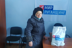 Волонтеры передали продукты многодетным семьям защитников ЛНР из Краснодонского района