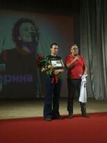 Известная рок-исполнительница Юлия Чичерина дала концерт в Перевальске