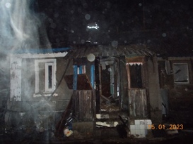 Пожар из-за короткого замыкания повредил жилой дом в Родаково - МЧС