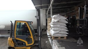 Очередной гумконвой МЧС РФ доставил в ЛНР 142 тонны макаронных изделий и крупы