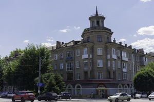 Строители в рамках госпрограммы начали ремонт памятника архитектуры в центре Луганска