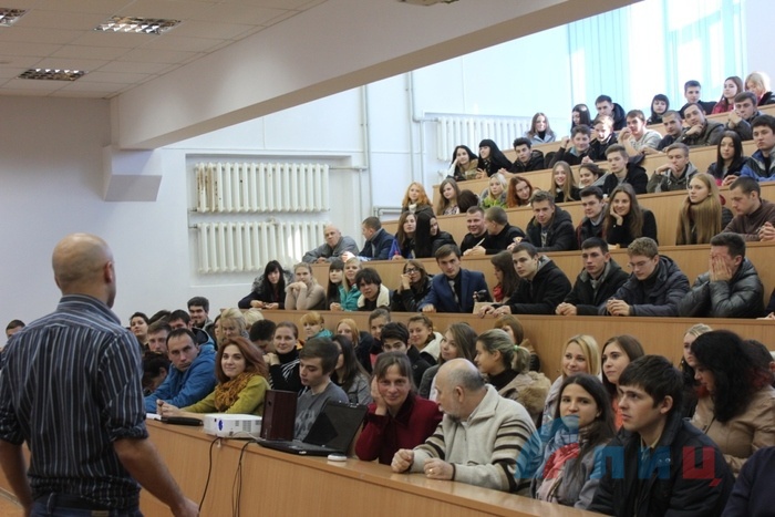 Мастер-класс британского журналиста Грэма Филлипса для студентов ЛНУ им. Даля, Луганск, 24 октября 2016 года