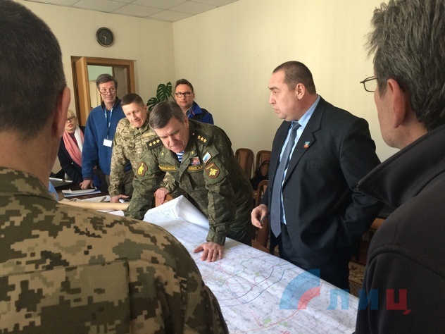 Подписание плана отвода вооружений. Луганск, 20 февраля 2015 года.