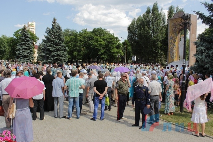 Крестный ход в честь местночтимой Луганской иконы Божией Матери в Луганске, 14 июня 2015 года