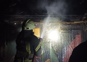 Медики госпитализировали детей, отравившихся продуктами горения на пожаре в Луганске