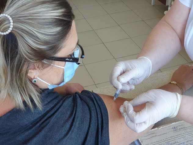 Начало вакцинации от гриппа в медучреждениях ЛНР, Луганск, 25 октября 2021 года