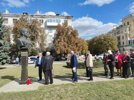 Луганчане почтили память почетного жителя города Владимира Шевченко