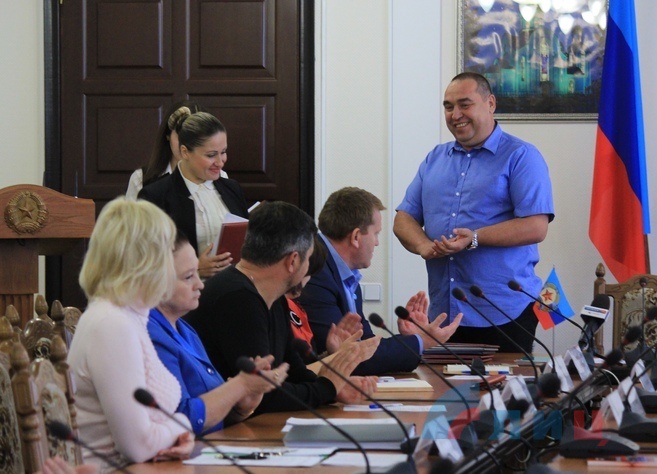 Торжественная присяга судей городских, районных и Военного судов, Луганск, 1 октября 2015 года