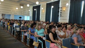 Более 600 педагогов ЛНР приняли участие во встрече с экспертами системы образования РФ