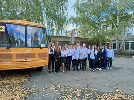Луганские учебные заведения получили семь автобусов из России